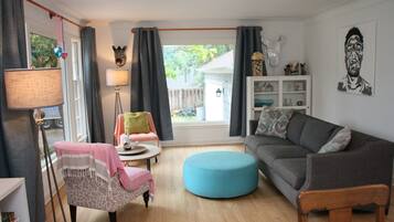 House, 4 Bedrooms | Living area | Smart TV, streaming services
