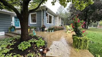 House, 4 Bedrooms | Property grounds