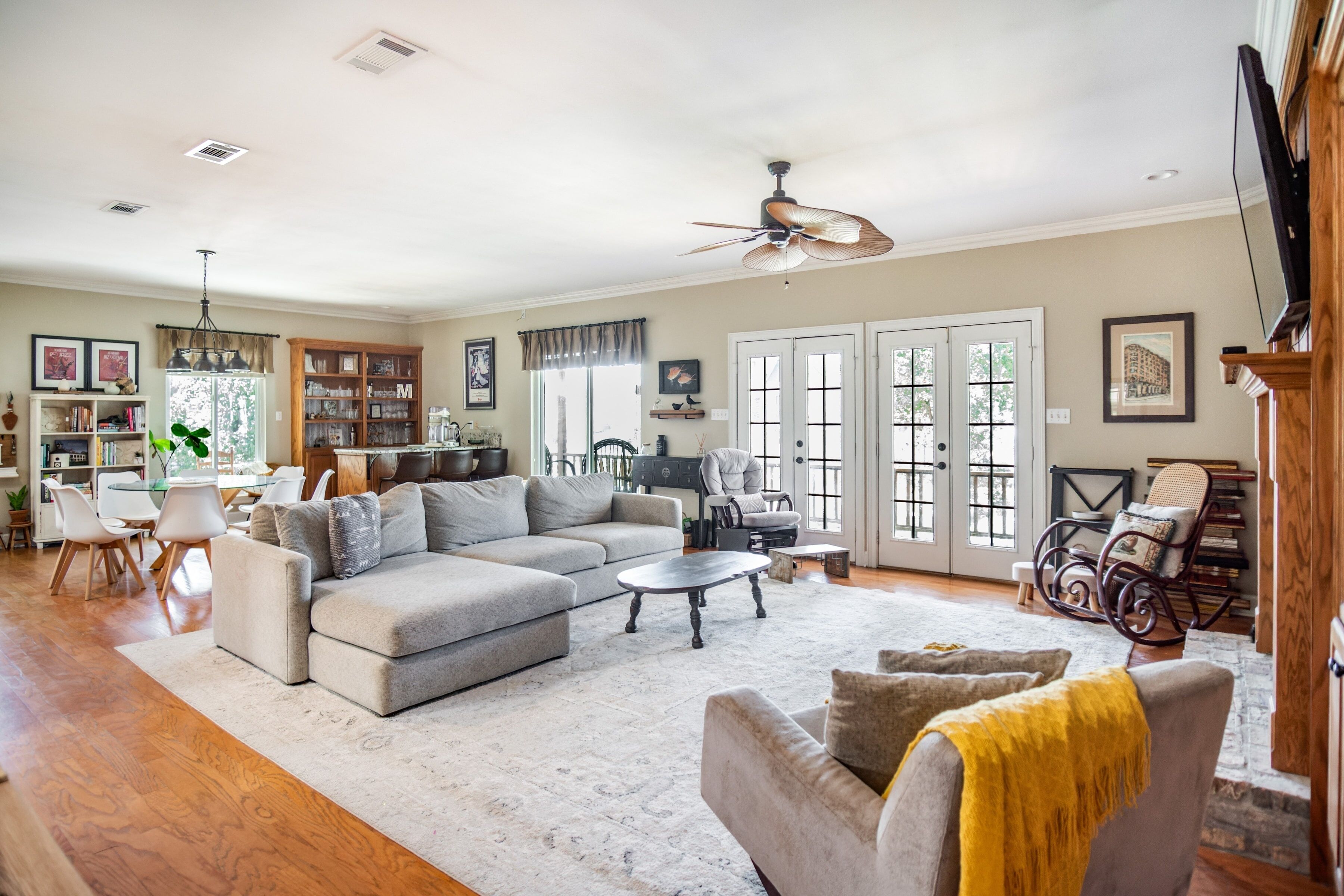 House, 5 Bedrooms | Living area