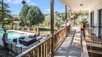 House, 5 Bedrooms | Property grounds