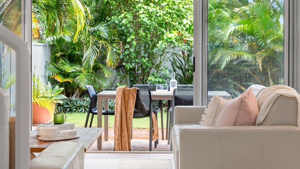Living area - LE COURT 4 - NOOSA BEACH AND SHOPS (Noosa Heads)