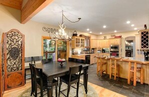 Maison, 5 chambres | Cuisine privée | Four, cafetiÚre/bouilloire