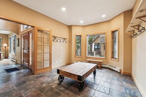 House, 5 Bedrooms | Interior