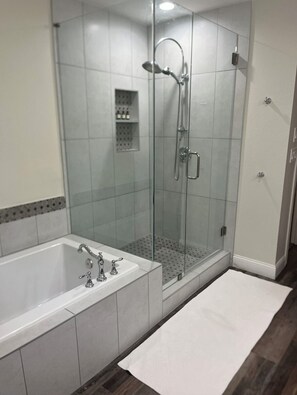 Toallas y papel de baño