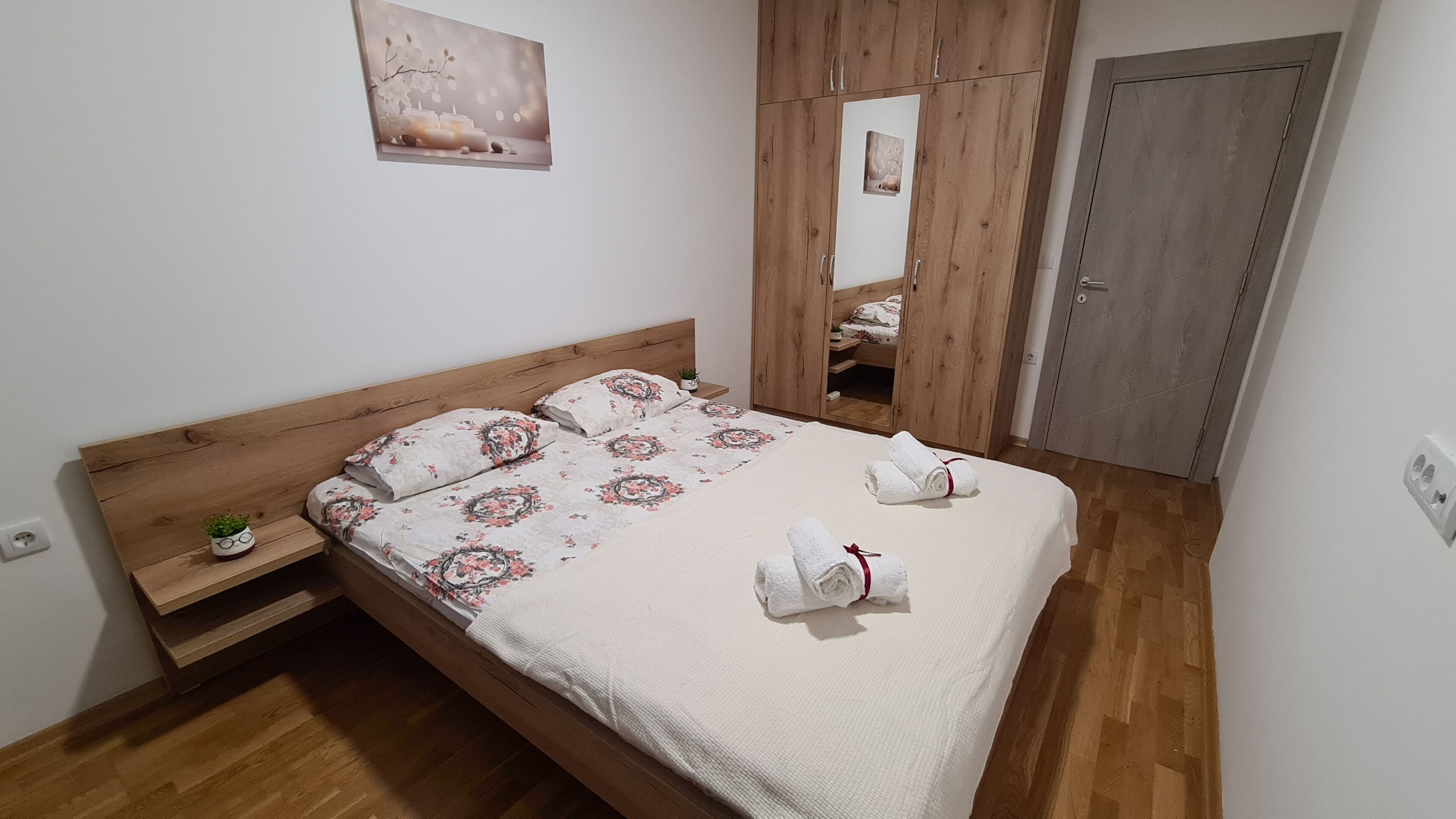 1 bedroom, travel cot, WiFi, bed sheets