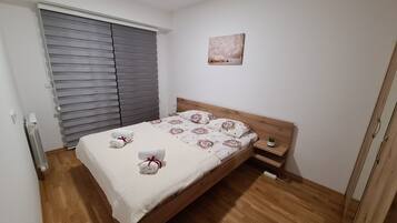 1 bedroom, travel crib, WiFi, bed sheets