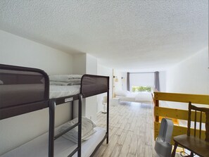 1 室のベッドルーム、WiFi (無料)