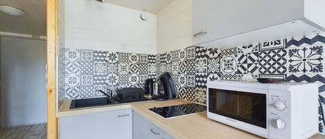 Fridge, microwave, coffee/tea maker, electric kettle