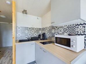 Fridge, microwave, coffee/tea maker, electric kettle