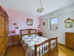 1 bedroom, iron/ironing board