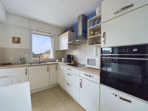 Fridge, microwave, oven, coffee/tea maker