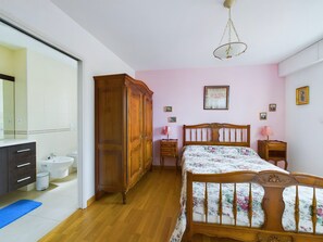 1 غرفة نوم ومكواة/لوح كي