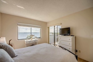 2 bedrooms, iron/ironing board, free WiFi, bed sheets - Windward Point #309 Bayfront Condo with Hot Tub & Stunning Views (Fort Myers Beach)
