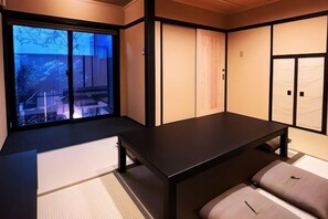 Desk - Rinn Marikoji (Kyoto)