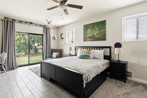 3 bedrooms, desk, iron/ironing board, free WiFi