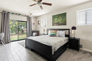 3 bedrooms, desk, iron/ironing board, free WiFi