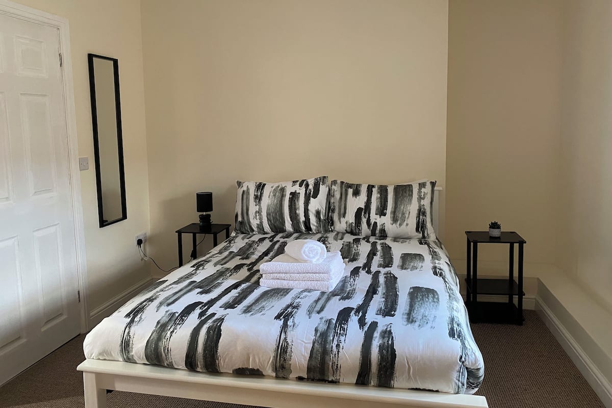 Chambre double, vue sur la cour intérieure | AccÚs au Wi-Fi (inclus)