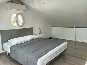 3 slaapkamers, een strijkplank/strijkijzer, wifi, beddengoed