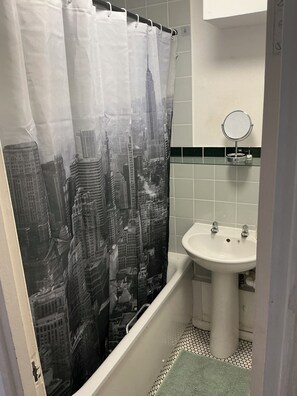 Hair dryer - Modern 1 bedroom near Camden (Greater London)