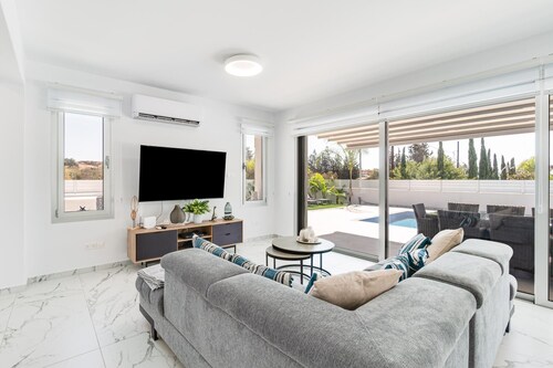 Villa Eleni by  Ezoria Villas