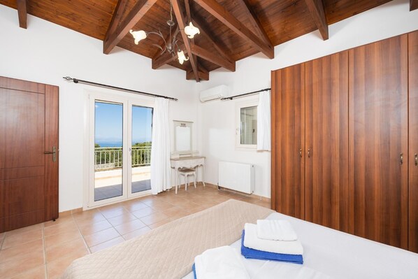 2 bedrooms, iron/ironing board, WiFi