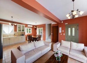 TV, fireplace, DVD player, books - Villa Thalea - Two Bedroom Villa, Sleeps 4 (Lefkada)