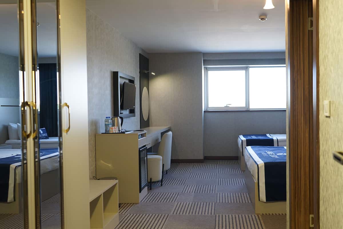 Family Room | 1 bilik tidur, cadar kapas Mesir, peralatan tempat tidur premium, meja