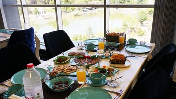 Desayuno buffet incluido todos los días 