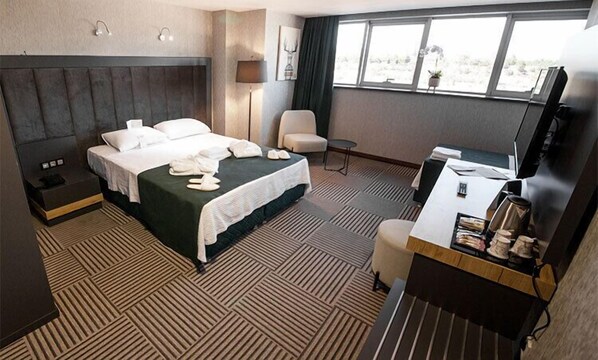 Junior Suite | Egyptian cotton sheets, premium bedding, desk, laptop workspace - Shelby Hotel (Kayseri)