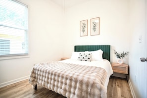 2 bedrooms, travel cot, free WiFi, bed sheets - 2BR Boho Chic Duplex・Near Tybee Island ・Savannah (Savannah)