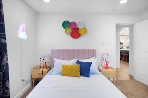 5 Schlafzimmer, Zimmersafe, Schreibtisch, Bügeleisen/Bügelbrett