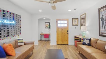 Smart TV, table tennis