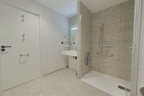 Douche, serviettes fournies