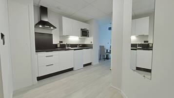 Refrigerador, microondas, horno y parrilla de estufa