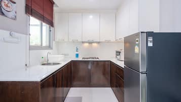 Fridge, microwave, electric kettle, cookware/dishes/utensils