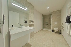 Douche, serviettes fournies