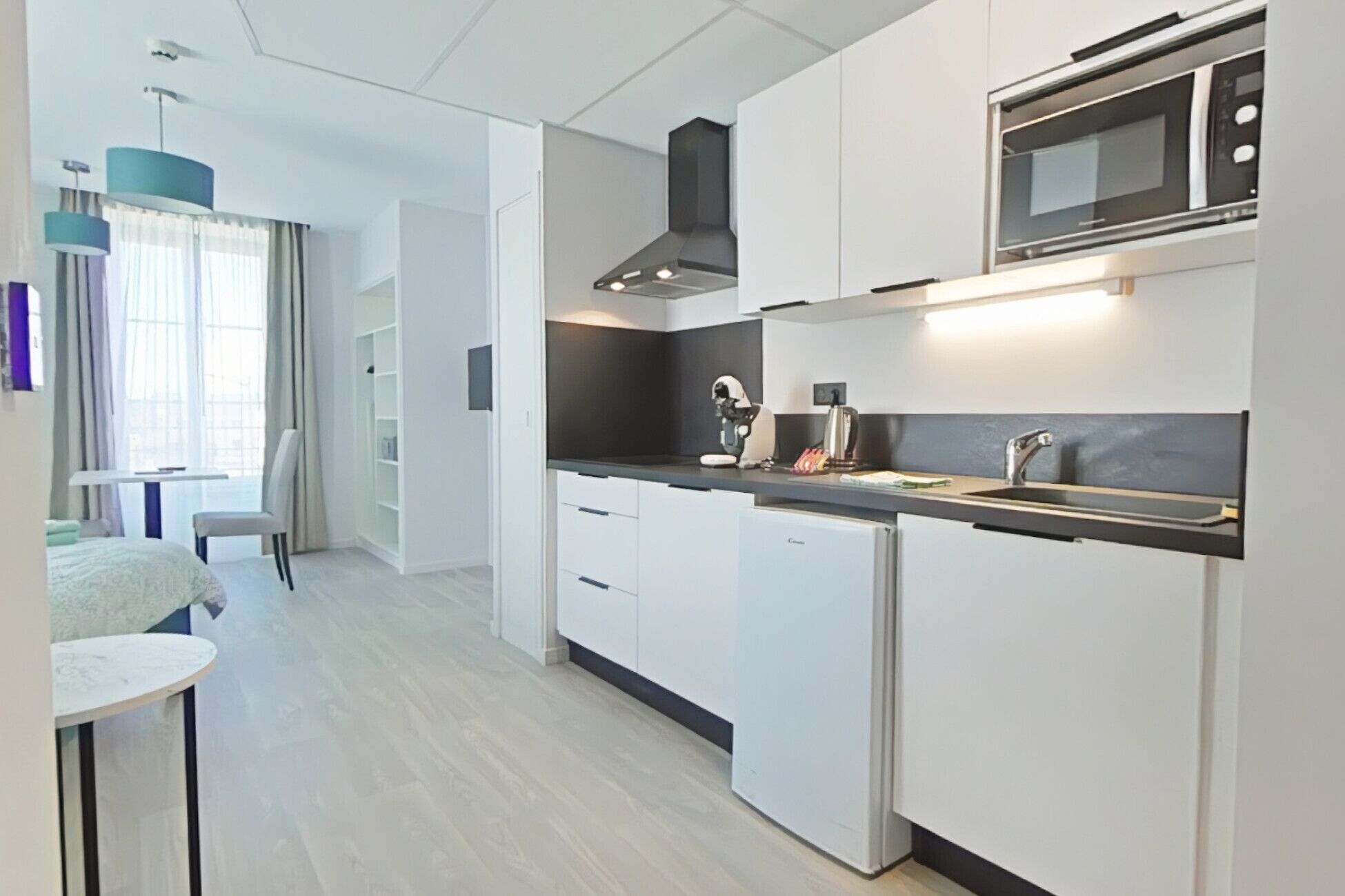 Frigorífic, microones, forn i placa de cuina 