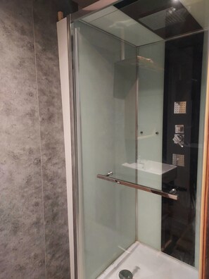 Shower, towels - Au Pied des Pistes, le 8bis (La Bresse)