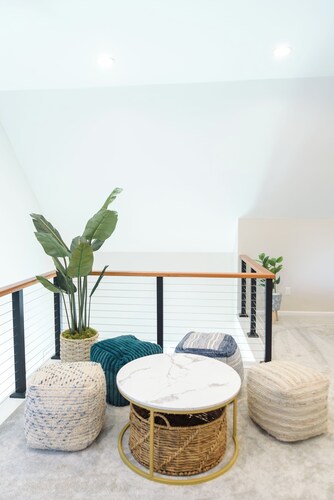 5 Min to Downtown Warwick, Wineries, Breweries, Hikes, Shops, & Greenwood Lake!