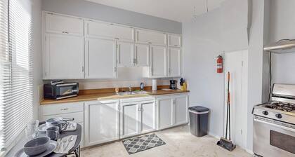 Charming 1-bedroom house in marvelous Albuquerque with WiFi, AC