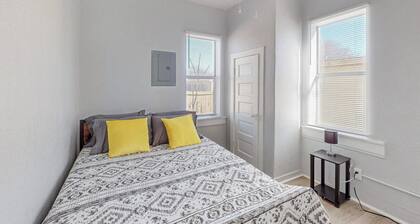 Charming 1-bedroom house in marvelous Albuquerque with WiFi, AC