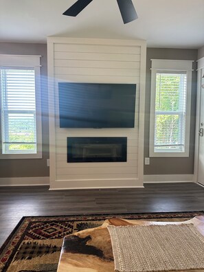 Interior - Nacoochee 3, Cozy cabin, close to town, walking trails, winery, adventures (Helen)