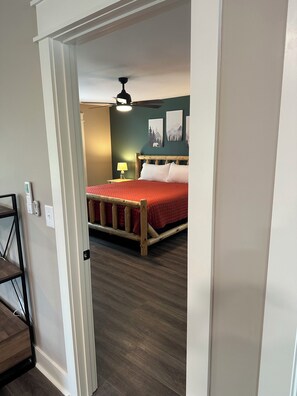 1 bedroom, WiFi - Nacoochee 3, Cozy cabin, close to town, walking trails, winery, adventures (Helen)