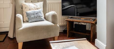 Smart-TV, Kamin, Bücher