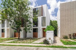 Exterior - Amazing house with private jacuzzi and pool for 8! (Playa del Carmen)