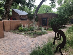 Property grounds - Traditional southwestern adobe home with many recent upgrades. Close to Balloons (Corrales)