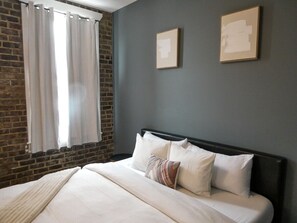 2 habitaciones, tabla de planchar con plancha y cuna de viaje 