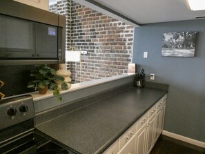 Réfrigérateur, micro-ondes, four, lave-vaisselle