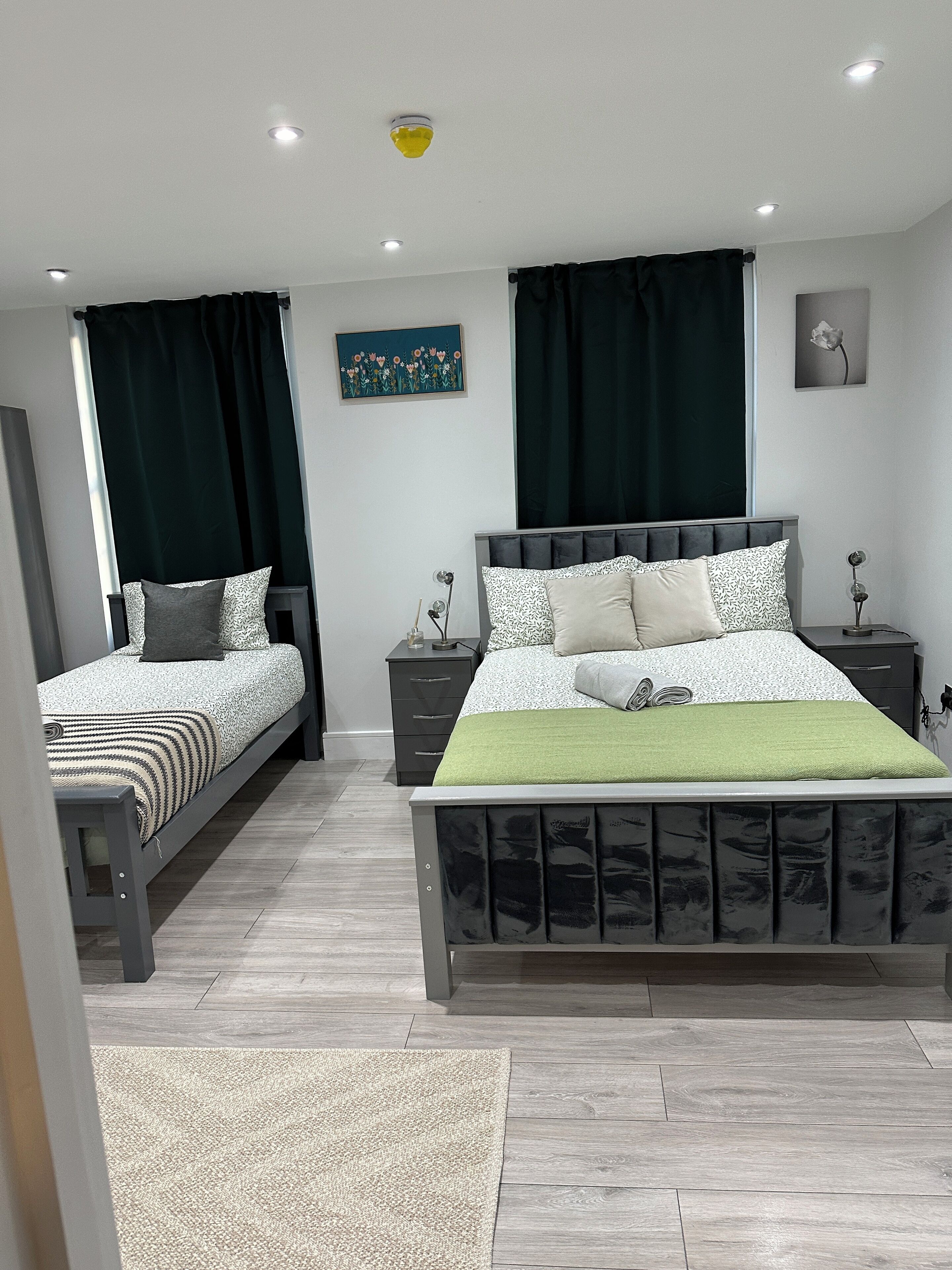 2 chambres, fer et planche à repasser, Wi-Fi, draps fournis