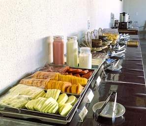 Free daily buffet breakfast  - Santa Areia Lençóis Pousada (Santo Amaro do Maranhão)